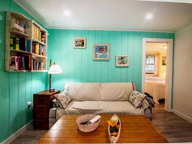 Charming Cottage near Beach and Ferry - West Yarmouth in West Yarmouth, Massachusetts, United States — photo 4