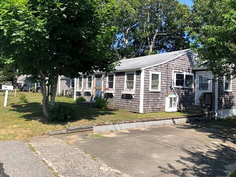 Charming Cottage near Beach and Ferry - West Yarmouth