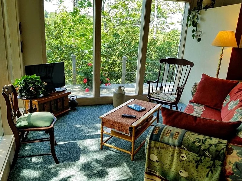Paradise Cottage, bay views/access, 2BR/2 BA, Wifi in Boothbay Harbor, Maine, United States — photo 5