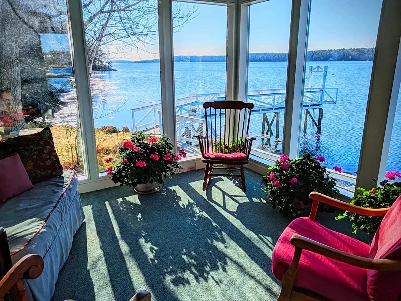 Seanook, over the water, 3 bedrooms, 2 baths, Wifi in Boothbay Harbor, Maine, United States — photo 4