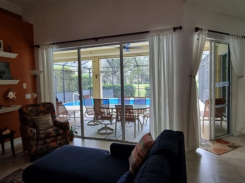 A cozy hideaway home with pool and barbecue, overlooking the golf course in Naples, Florida, United States — photo 5