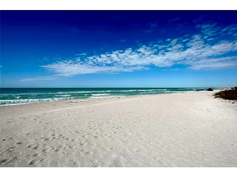 Luxury Siesta Key Beachfront Oasis-STEPS TO WORLD FAMOUS SIESTA KEY SAND in Siesta Key, Florida, United States — photo 5