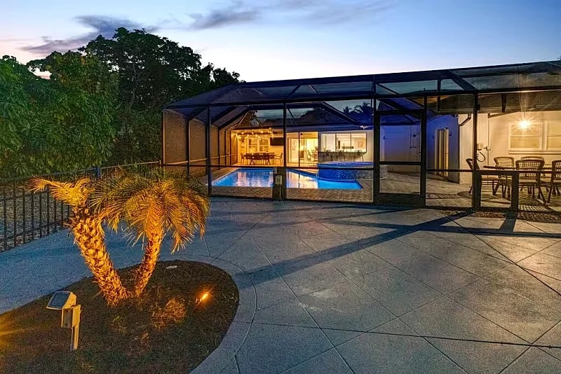 Siesta Key 5-Bedroom Luxury home, Walk to Beach or Village in Siesta Key, Florida, United States — photo 4