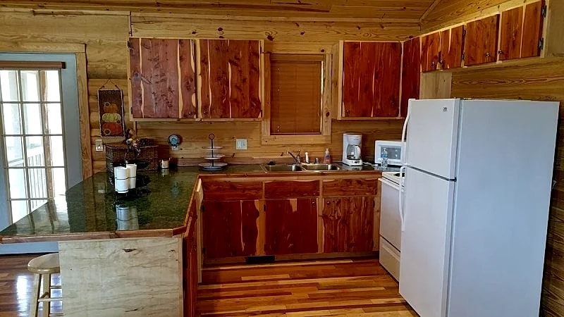 Beautiful cabin style home backing up on the White River! in Mountain View, Arkansas, United States — photo 4