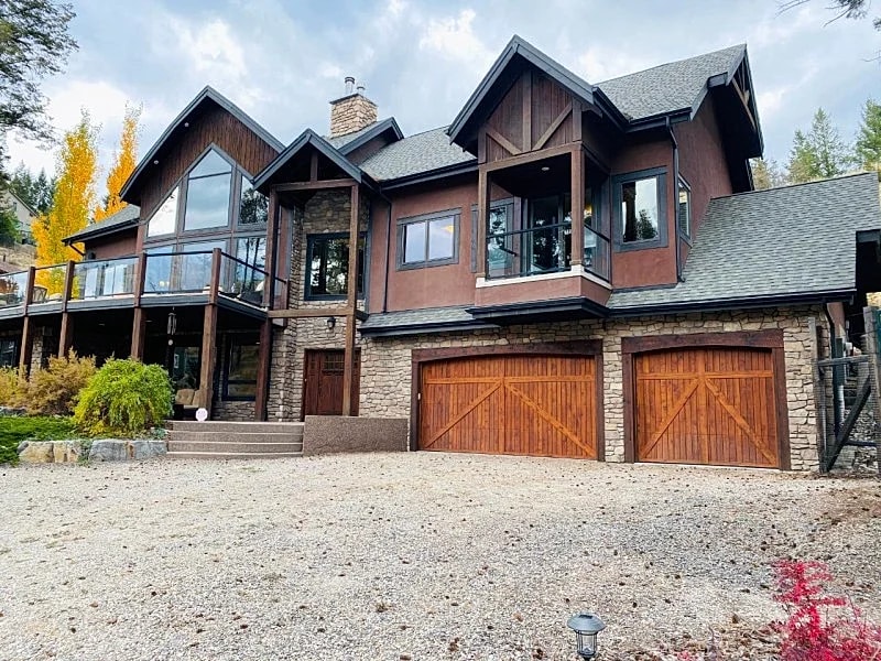 Executive 4+ BR Home on Lake Windermere in Mountains, lake & beach access in Invermere, British Columbia, Canada — photo 4