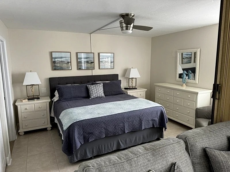 Beach Front/Direct Gulf Facing Condo- bldg C , 1 BDRM King Bed in Fort Myers Beach, Florida, United States — photo 5