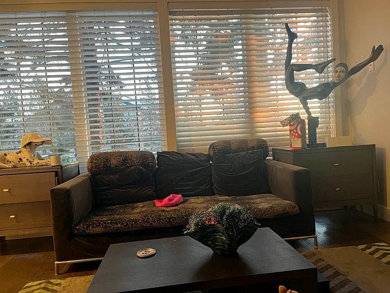 Luxury 3BR Executive Townhome in Calgary, Stanley Park & Stampede Grounds in Calgary, Alberta, Canada — photo 5