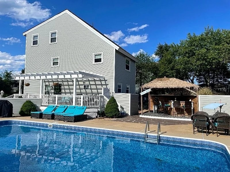 Your Own Resort at the Beach! Linens and Towels included!