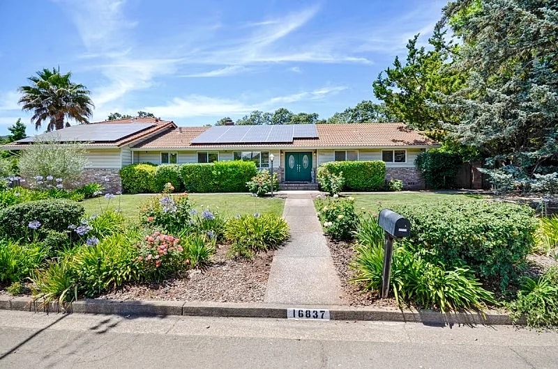 Vineyard Views, Pool Hot Tub, Sleeps 12, 4BR/3BA in Sonoma, California, United States — photo 2