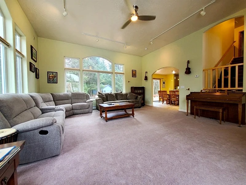 Large Family Home Near Mendenhall Glacier in Juneau, Alaska, United States — photo 3