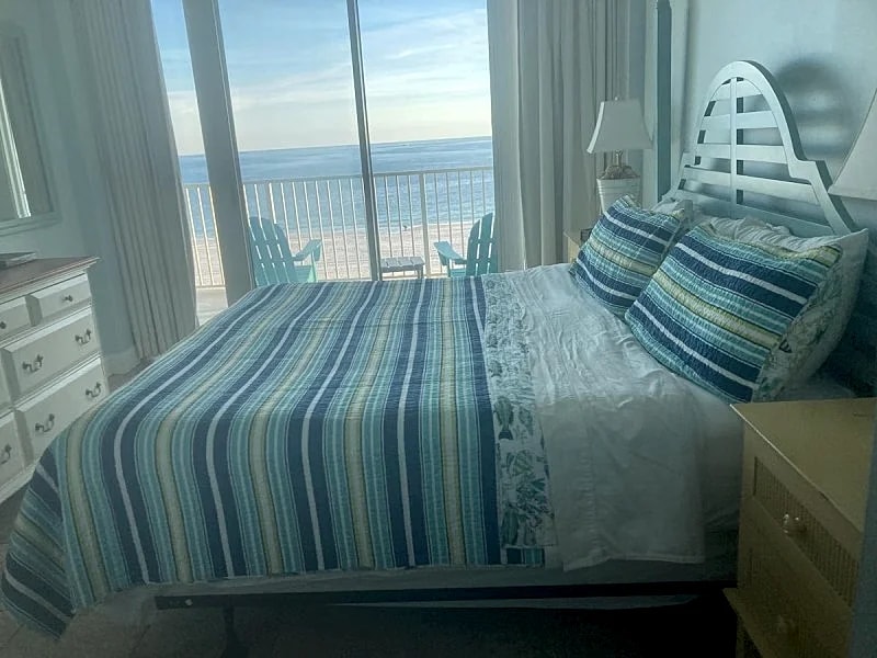 Lighthouse 406: Beachfront 2-bedroom condo steps from Gulf Shores Beach in Gulf Shores, Alabama, United States — photo 5