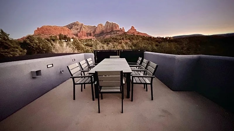 FOREVER 180 VIEWS-Borders Forest-Walk to Town/Trails, 2 Outdoor showers, Hot Tub in Sedona, Arizona, United States — photo 5