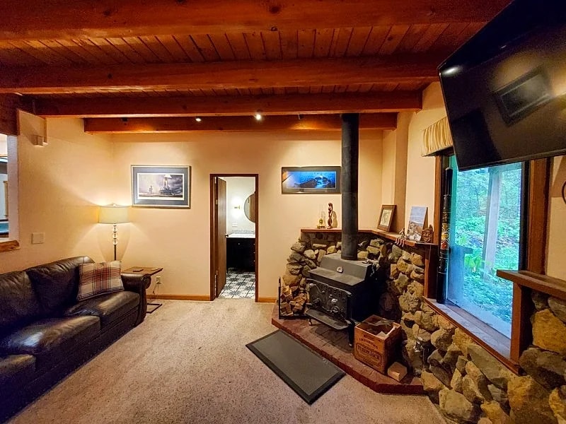 Juneau Cabin near Eaglecrest & Trails - Alaska in Juneau, Alaska, United States — photo 2