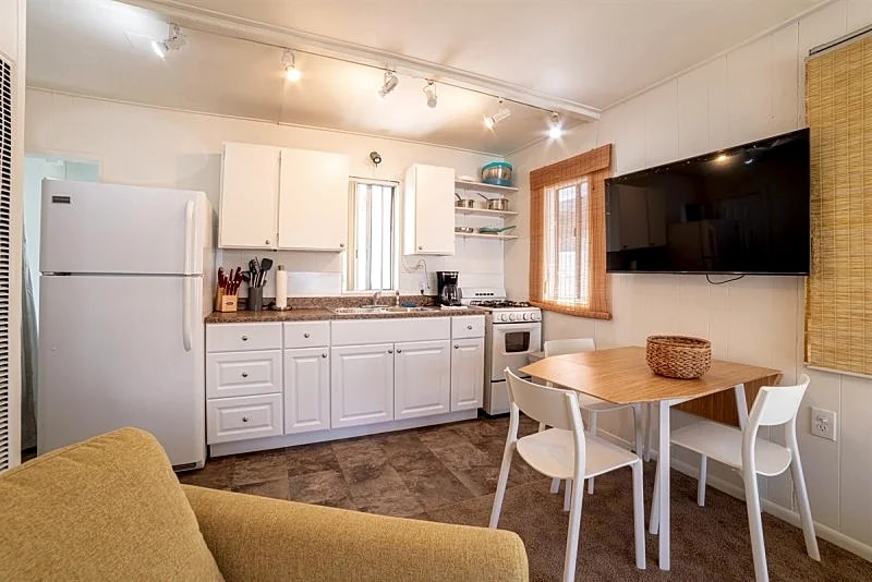 612 Bayview Classic Beach Surfer Pad, Cozy Coastal Escape in Hermosa Beach in Hermosa Beach, California, United States — photo 4