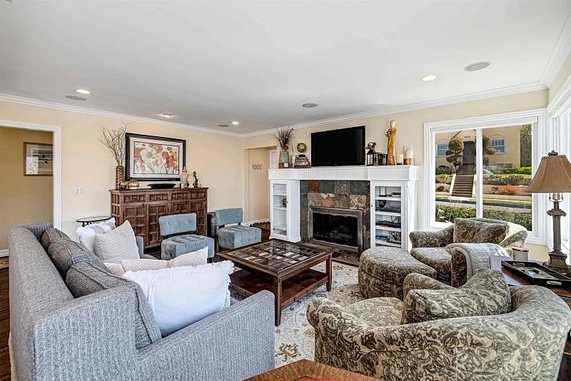 Charming Ocean View 3-Bedroom Home in Hermosa Beach Hills - SCVR in Hermosa Beach, California, United States — photo 2