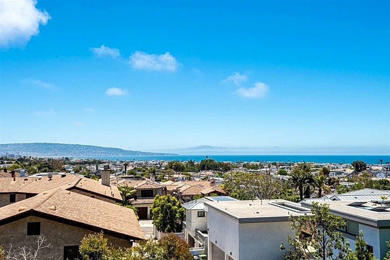 Manhattan Beach Hill Section Luxury Retreat with Ocean Views and Theater - SCVR