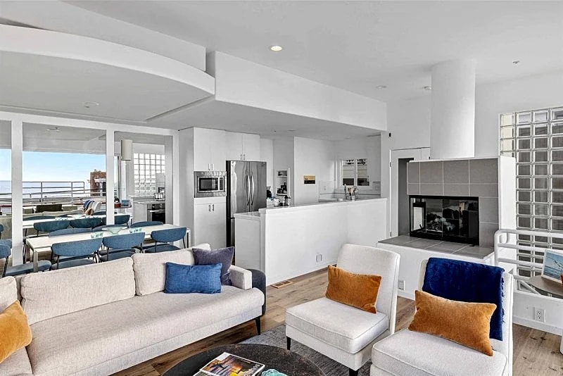 Stylish Ocean-View Townhome Just Steps from the Sand in Prime Manhattan Beach with Parking in Manhattan Beach, California, United States — photo 5