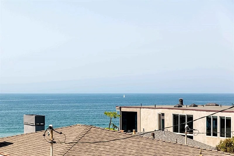 Stylish Ocean-View Townhome Just Steps from the Sand in Prime Manhattan Beach with Parking in Manhattan Beach, California, United States — photo 4