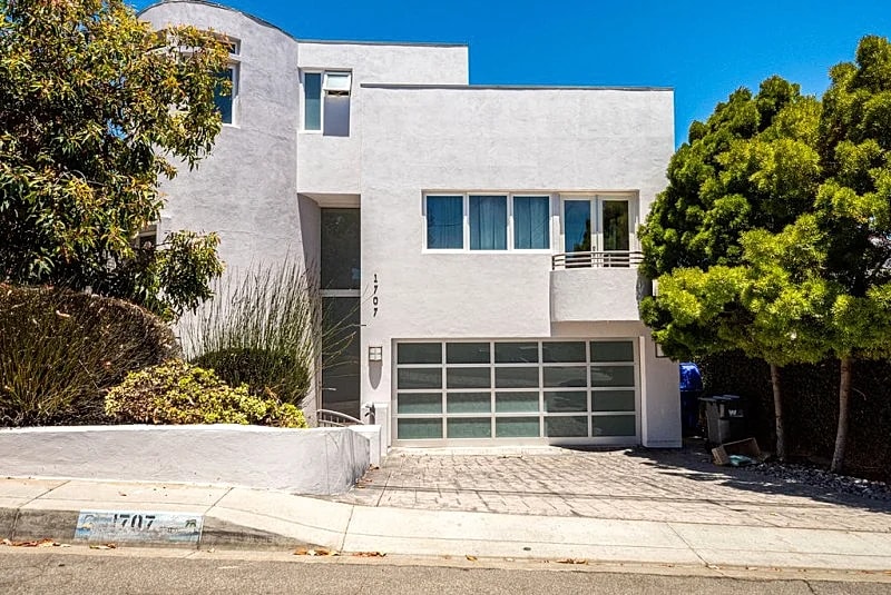 Modern 4-Bed Designer Retreat with Luxe Amenities in East Manhattan Beach - SCVR in Manhattan Beach, California, United States — photo 5