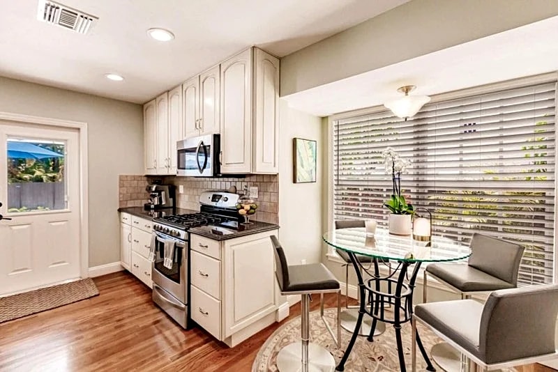 Key Lime Cottage in WPB | 2 BD/1 BA with Private Pool in West Palm Beach, Florida, United States — photo 5