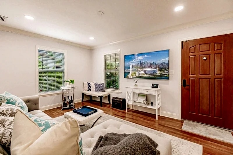 Key Lime Cottage in WPB | 2 BD/1 BA with Private Pool in West Palm Beach, Florida, United States — photo 2