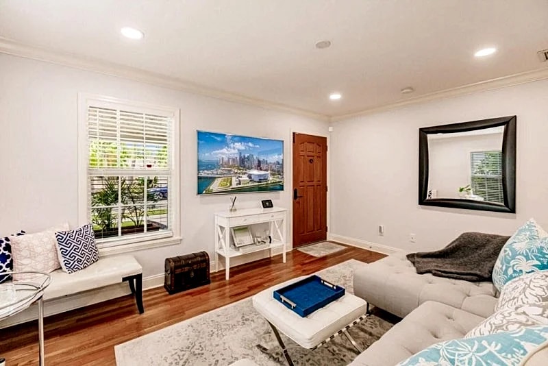 Key Lime Cottage in WPB | 2 BD/1 BA with Private Pool in West Palm Beach, Florida, United States — photo 4