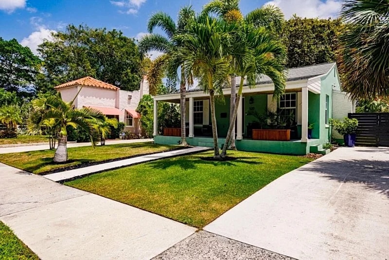 Key Lime Cottage in WPB | 2 BD/1 BA with Private Pool in West Palm Beach, Florida, United States — photo 3