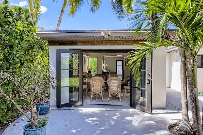 CORTEZ BUNGALOW, 3 BD/ 2 BA, PRIVATE POOL IN WPB in West Palm Beach, Florida, United States — photo 2