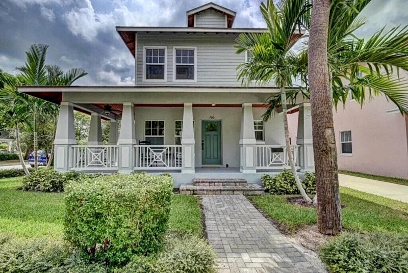 Grey Mist Modern 3BD/2.5BA | Walking Distance to Downtown WPB
