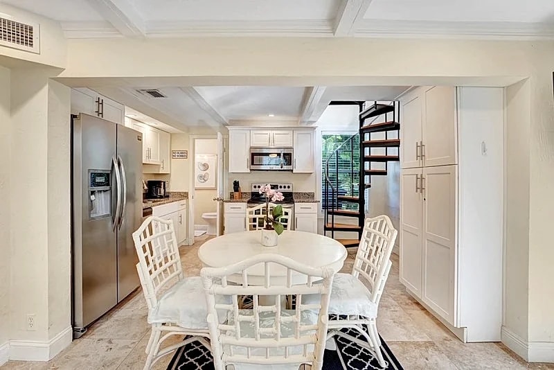 THE BLUE PEARL | 2BD/2BA | PRIVATE POOL & GARDEN - WPB in West Palm Beach, Florida, United States — photo 5