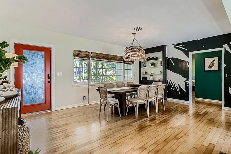 PEACOCK OASIS - 3BD/2BA, POOL - NEW!! Private Pool + Quiet Neighborhood in Lake Worth Beach, Florida, United States — photo 2