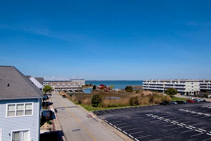 Great for Groups! Large Mid Town Townhome - Steps to Beach, Bayside, Attractions in Ocean City, Maryland, United States — photo 2