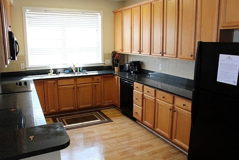 Spacious Mid Town Townhome - Groups Welcome - Close to Beach, Bay, Attractions! in Ocean City, Maryland, United States — photo 5