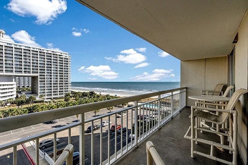 SOUTH HAMPTON 601 - OCEAN VIEW - SHORE DRIVE SECTION in Myrtle Beach, South Carolina, United States — photo 3