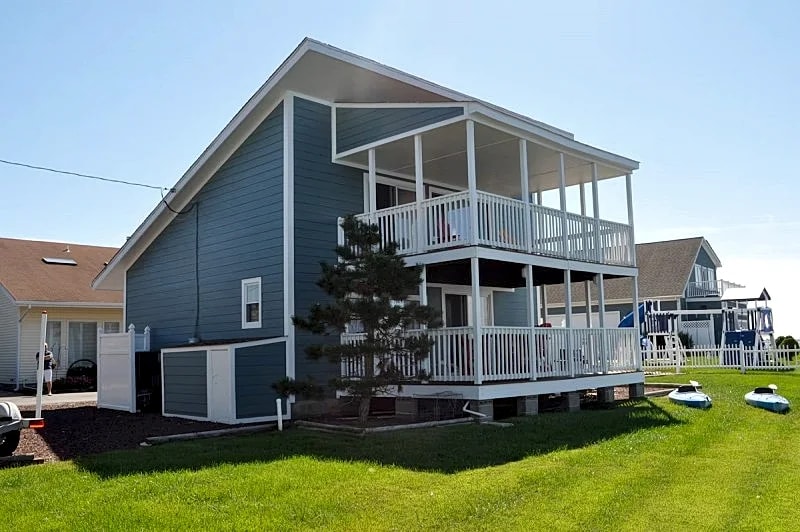 Charming Fenwick Bayfront Cottage!! Spectacular Sunsets!! PET FRIENDLY !!