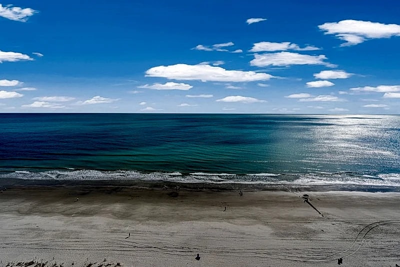 BAY WATCH RESORT S 1932-OCEANFRONT-CRESCENT BEACH in North Myrtle Beach, South Carolina, United States — photo 4