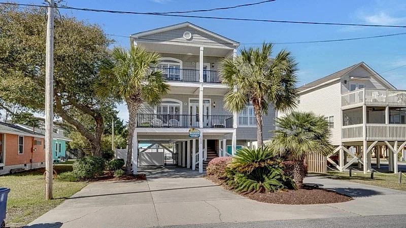 HOOK, WINE & SINKER - 3RD ROW - CRESCENT BEACH SECTION in North Myrtle Beach, South Carolina, United States — photo 4