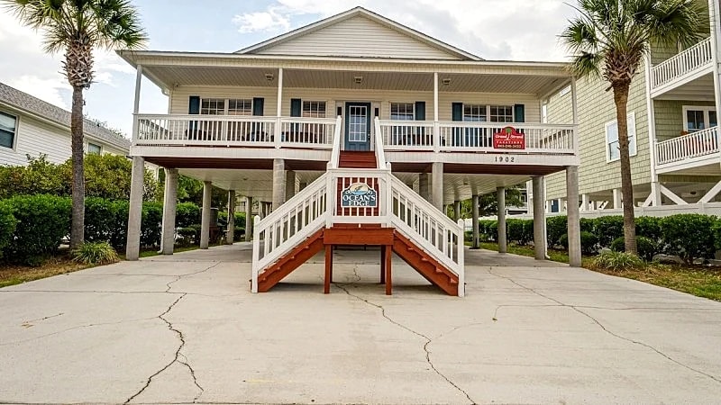OCEAN'S EDGE - 2ND ROW - CRESCENT BEACH SECTION in North Myrtle Beach, South Carolina, United States — photo 2