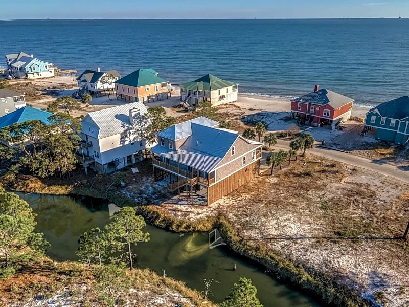 Seize the day at a luxury home in front of the gulf - Great Escape to Dauphin Is in Dauphin Island, Alabama, United States — photo 3