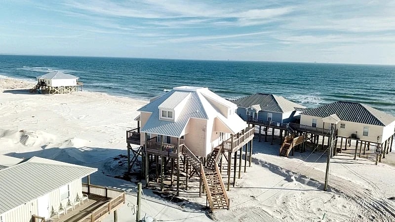 Private dipping Pool, a Game Room, roof-top Crow's Nest - Kowabunga in Dauphin Island, Alabama, United States — photo 2