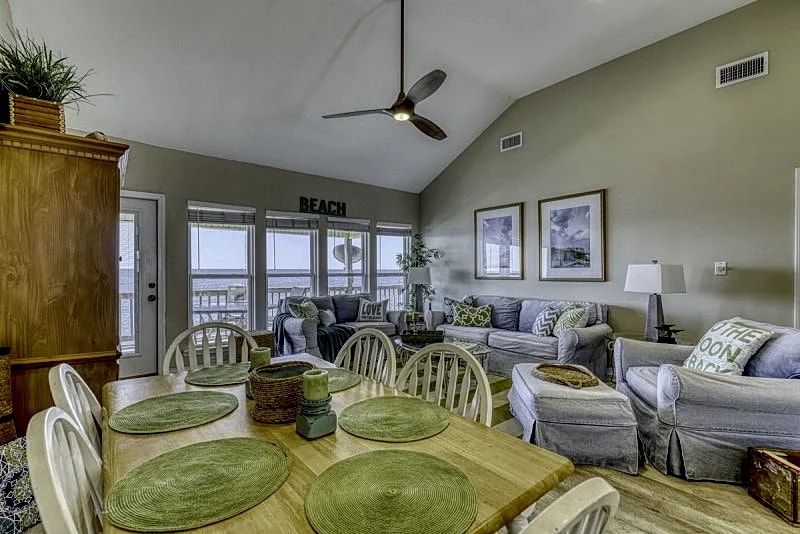 Beach Music - 4 bedroom, 2 bath, gulf front home on Dauphin Island in Dauphin Island, Alabama, United States — photo 2