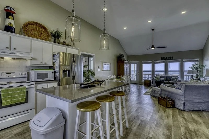 Beach Music - 4 bedroom, 2 bath, gulf front home on Dauphin Island in Dauphin Island, Alabama, United States — photo 5
