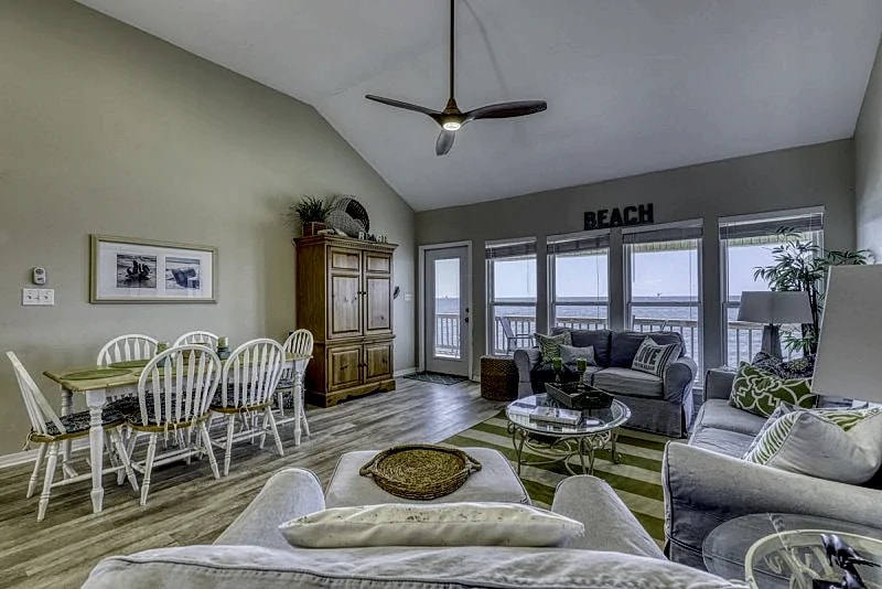 Beach Music - 4 bedroom, 2 bath, gulf front home on Dauphin Island