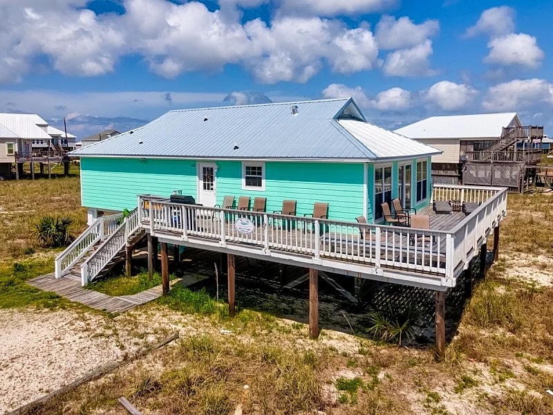 Seafari - Cozy Seaside Beach Cottage just a walk to the Gulf. in Dauphin Island, Alabama, United States — photo 3