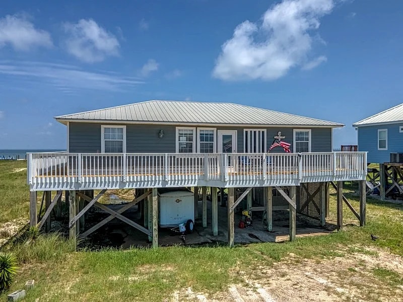 Saltaire - Bayfront home with private bayfront beach.