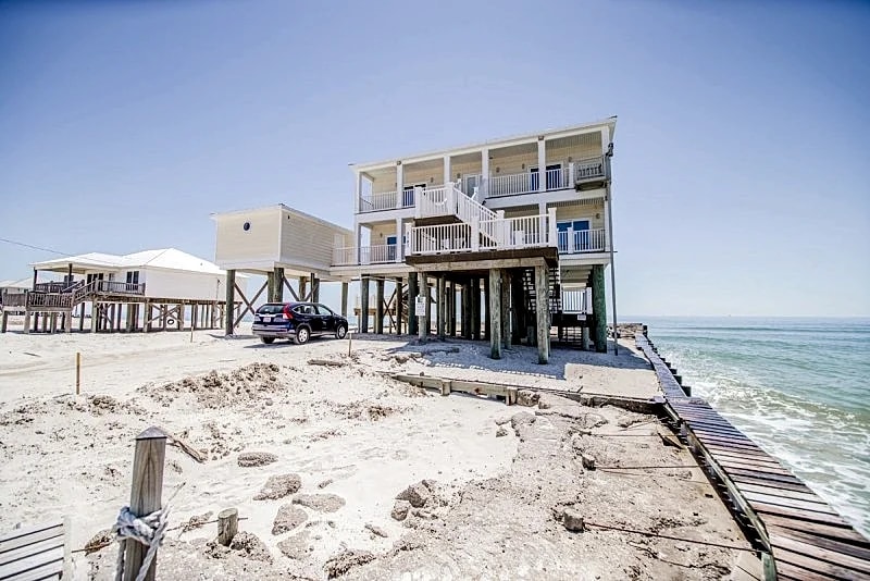 Shamrock Shores Bottom Floor - Beautiful gulf front 4/2.5 far west end. in Dauphin Island, Alabama, United States — photo 4