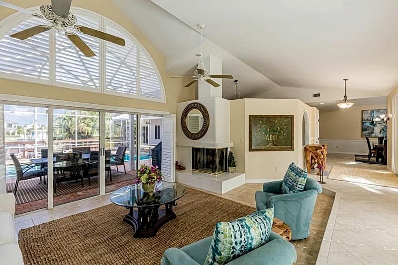 4 BDR 3.5 BTH one level home with water views in Marco Island, Florida, United States — photo 3