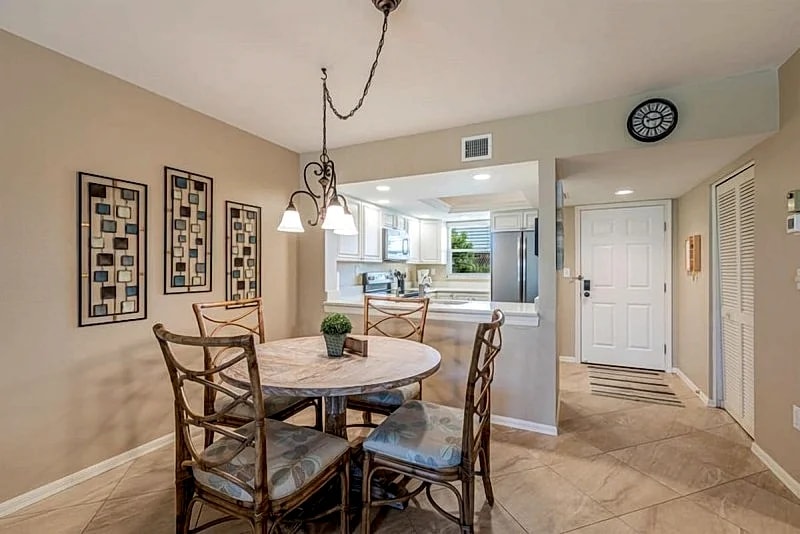 2 BDR 2BTH Condo - 7 NIGHT MINIMUM REQUIRED in Marco Island, Florida, United States — photo 4