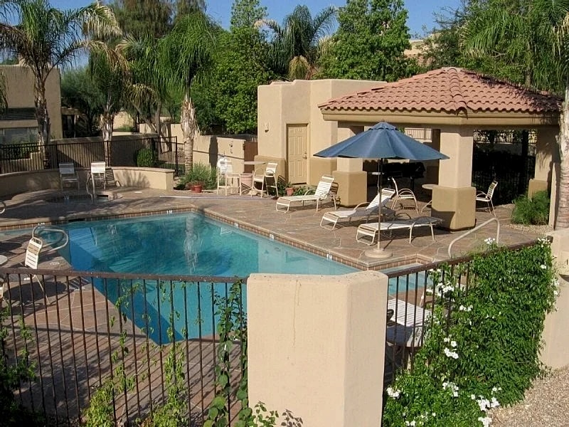 Beautiful central Scottsdale location, golf, restaurants and very convenient