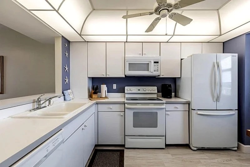 2 bedroom, 2 bath condo Beachfront Condo in Marco Island, Florida, United States — photo 3